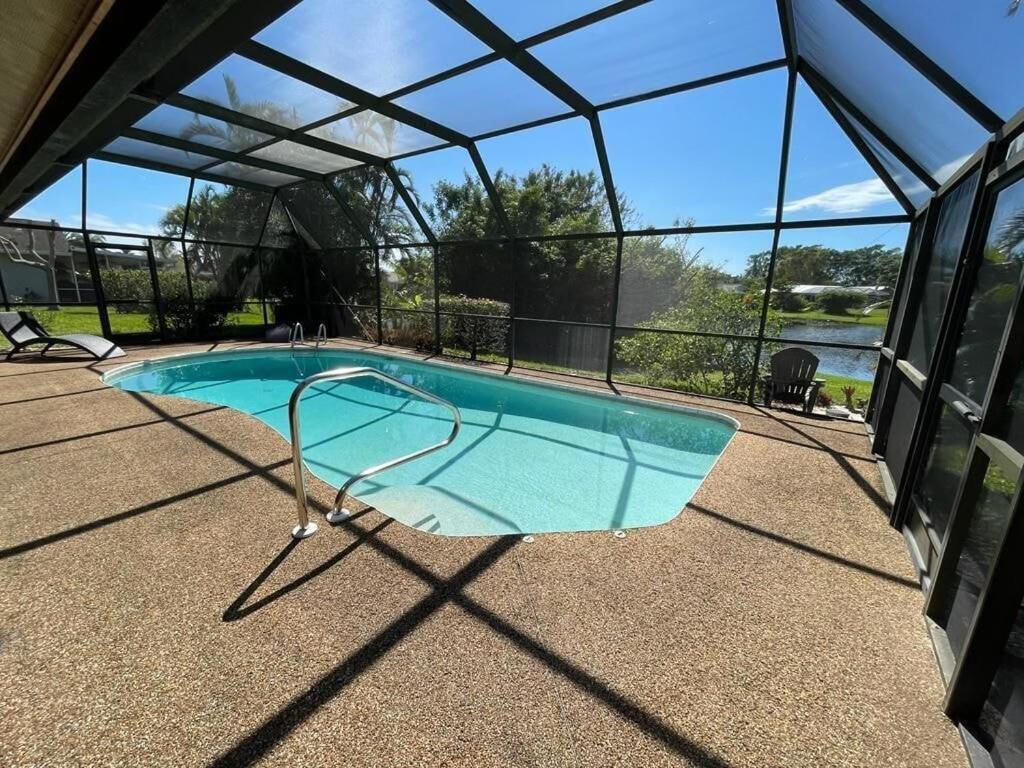 Pool Home With A New Sparkling Pool, Close To Beach, Lovely Lake View North Naples Exteriör bild