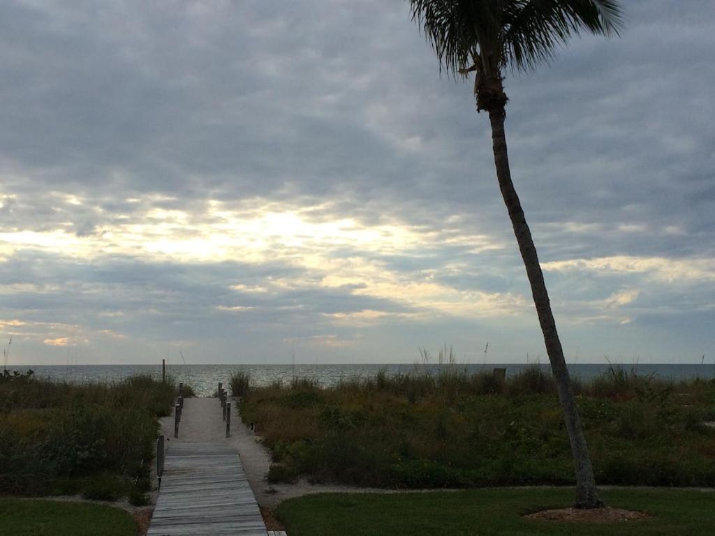 Pool Home With A New Sparkling Pool, Close To Beach, Lovely Lake View North Naples Exteriör bild